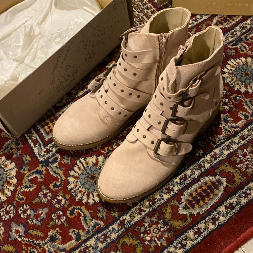 Musse & cloud boot heels